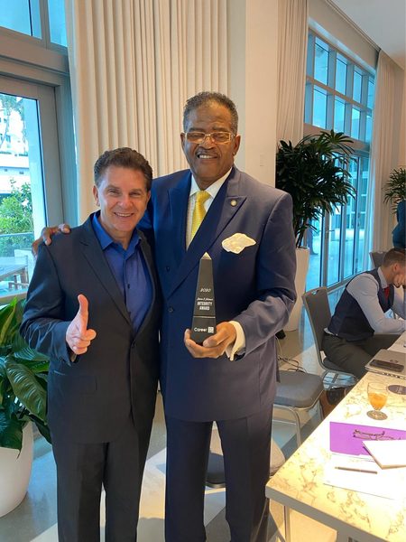 Award ceremony with community